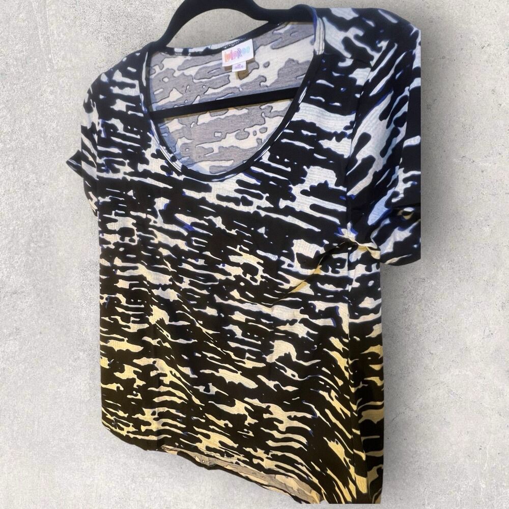 LuLaRoe Classic T  nwt Medium-Black/White/Blue Print
